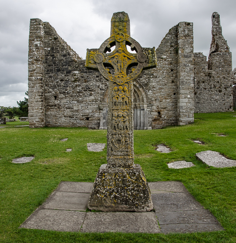 clonmacnoisecross.jpg